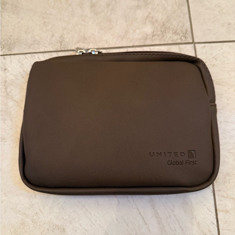 United Global First Brown Toiletry Bag Travel Organizer Dopp Kit New